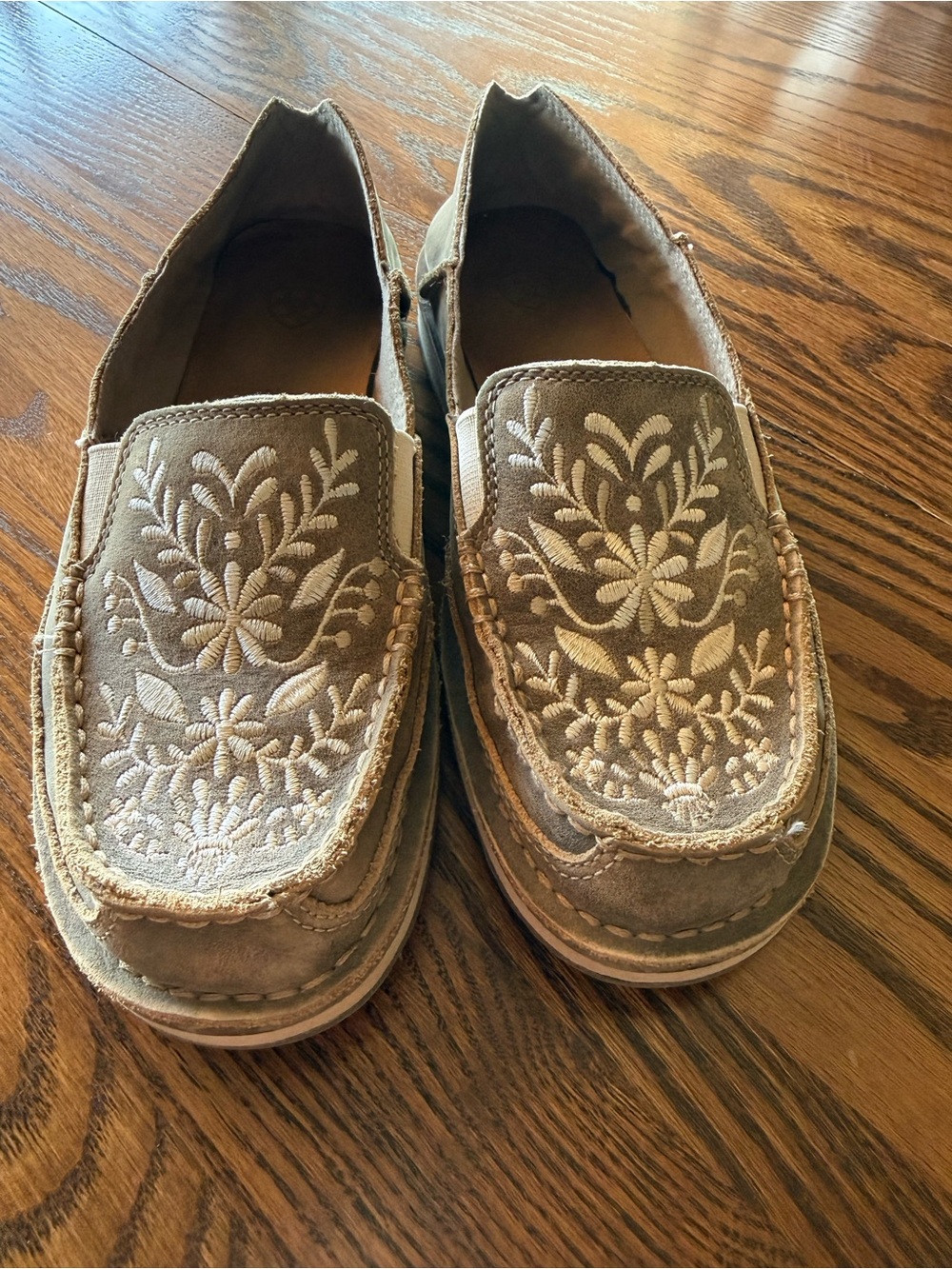 Ariat cruisers